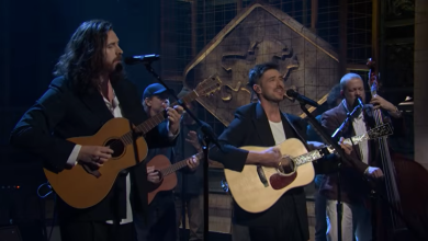‘SNL’: Watch Mumford & Sons Perform ‘Rubber Band Man,’ ‘Here’