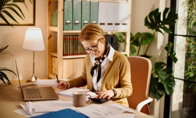 2 UK shares with over 20 years of consecutive dividend growth