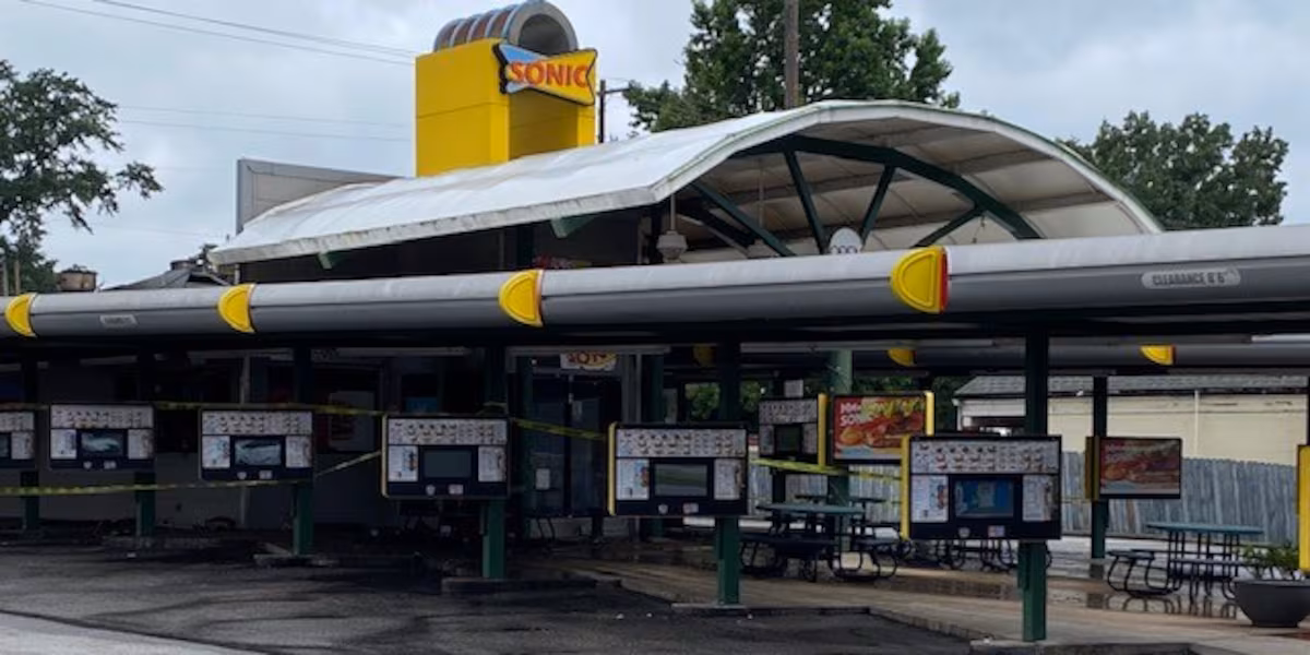 4 injured, 2 arrested during shooting at fast food restaurant