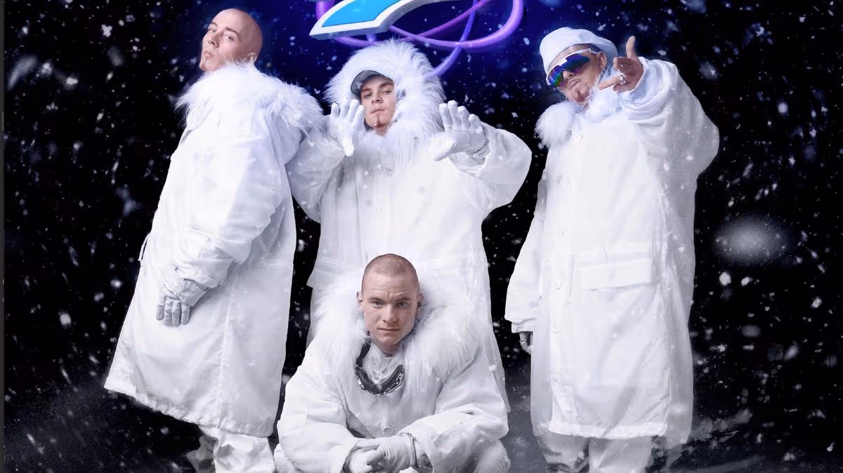 90s heart-throb unrecognisable as a roofer decades on from huge boyband success