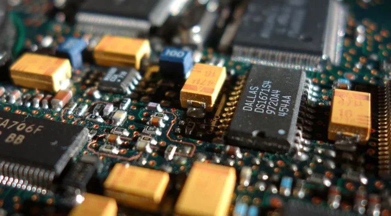 A Look At POET Technologies (NasdaqCM:POET) Valuation After PFIC Tax Update And Redomiciling Plan