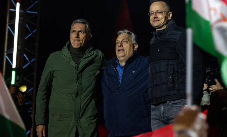 A Szentháromság teret sem tudta megtölteni Orbán a kampányzáróján, kivetítővel nem is készültek