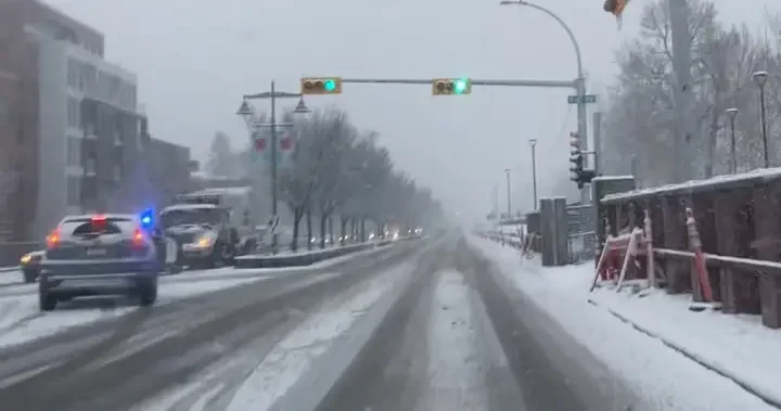 Another spring snowstorm snarls Calgary roads, causes dozens of crashes