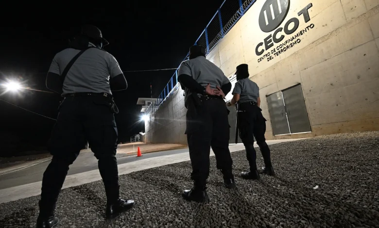 Appeals court again blocks contempt inquiry into deportation flights