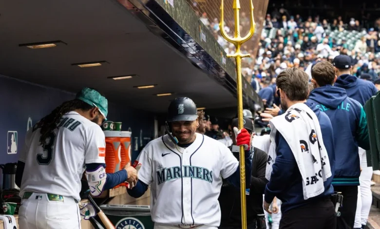 Astros not-so-scary-anymore, Seattle Mariners mop AL West rival