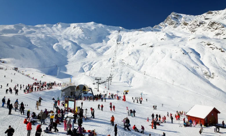 Avec un enneigement inattendu, la dernière station des Pyrénées joue les prolongations