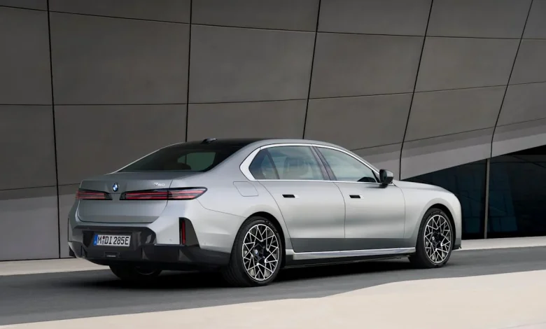 BMW's new i7 xDrive EVs will offer longer range and faster charging