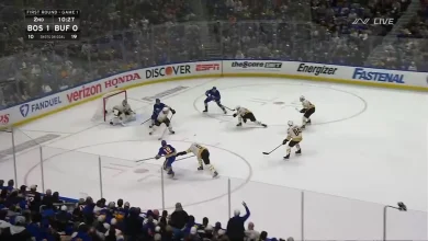 BOS@BUF: Swayman with a great save against Peyton Krebs