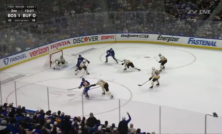 BOS@BUF: Swayman with a great save against Peyton Krebs