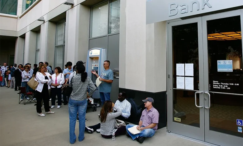 Bank Failures: The Roles of Solvency and Liquidity