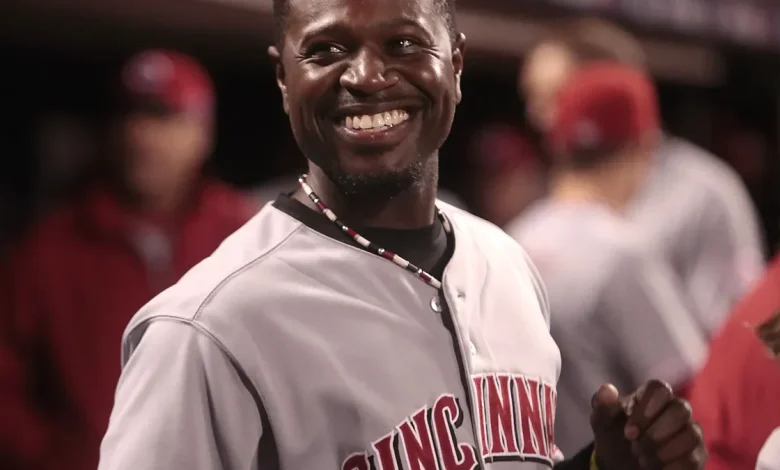 Brandon Phillips to sign 1-day contract, retire as a Cincinnati Red
