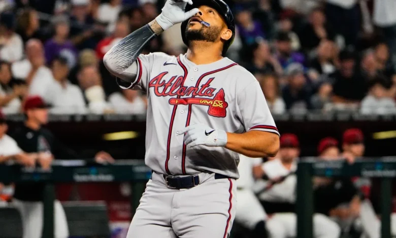 Braves bats wallop Diamondbacks in 17-2 blowout victory