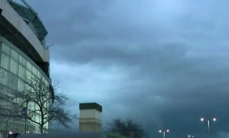Brewers play through tornado warning