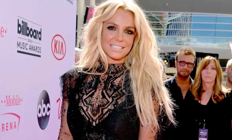 Britney Spears Voluntarily Checks into Treatment Facility