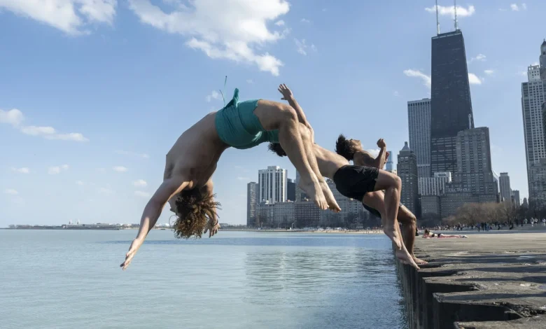 Chicago sees record-breaking heat ahead of cold front Tuesday