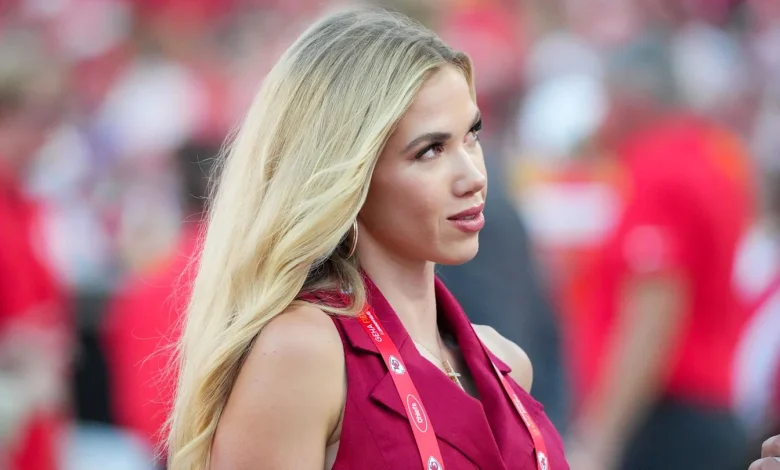 Chiefs Heiress Gracie Hunt Announces Engagement To Derek Green With Proposal Pic