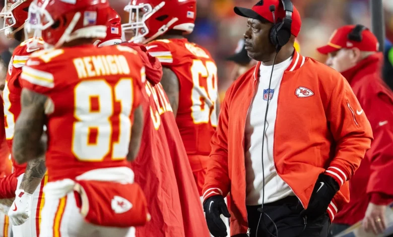 Chiefs defensive backs coach Dave Merritt arrested, charged with domestic battery