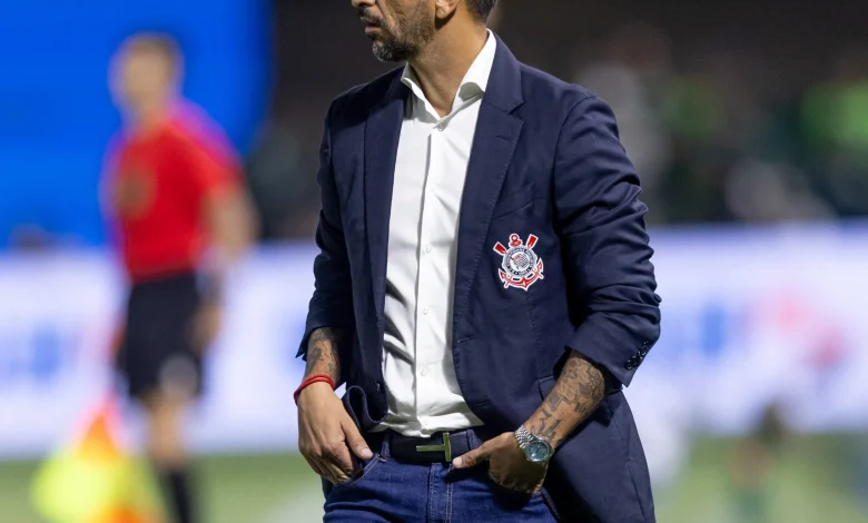 Corinthians olha para mercado internacional, vê interesse de Emiliano e tem pressa por novo técnico