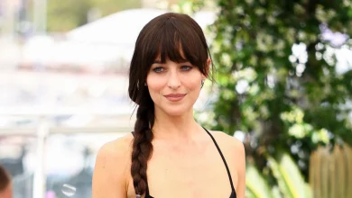 Dakota Johnson’s Retro Poolside Seating Dominates 2026 Trends