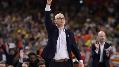 Dan Hurley outfit: Why UConn coach wears same suit for March Madness games
