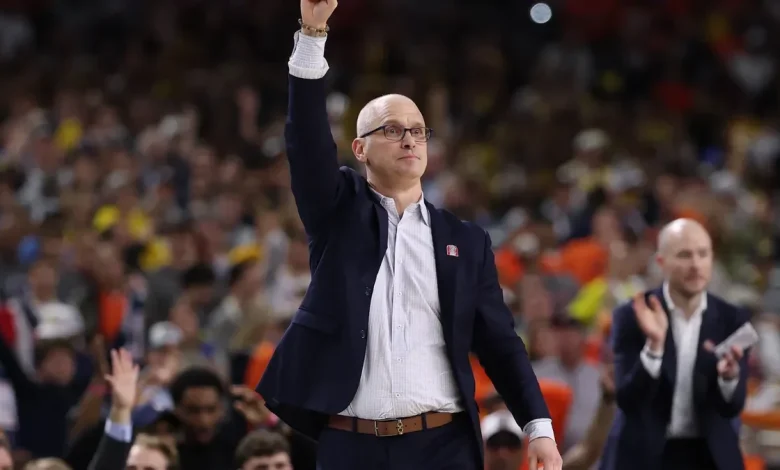 Dan Hurley outfit: Why UConn coach wears same suit for March Madness games