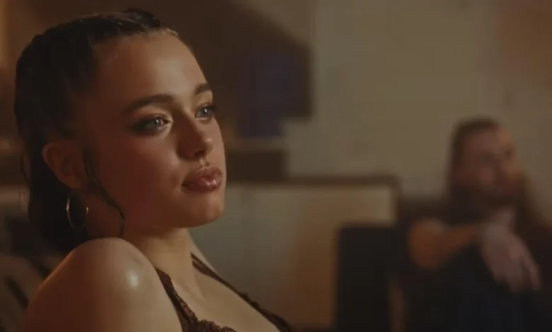 Daughter of Angelina Jolie, Brad Pitt appears in K-pop music video