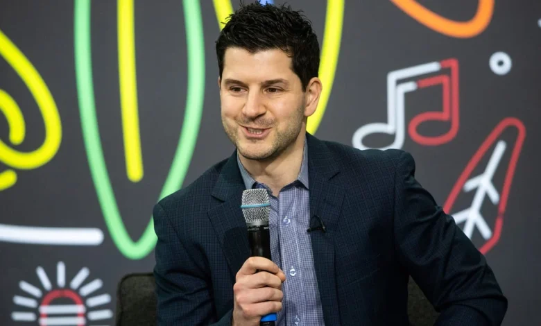 Davidson signs multiyear contract to continue as Blackhawks general manager