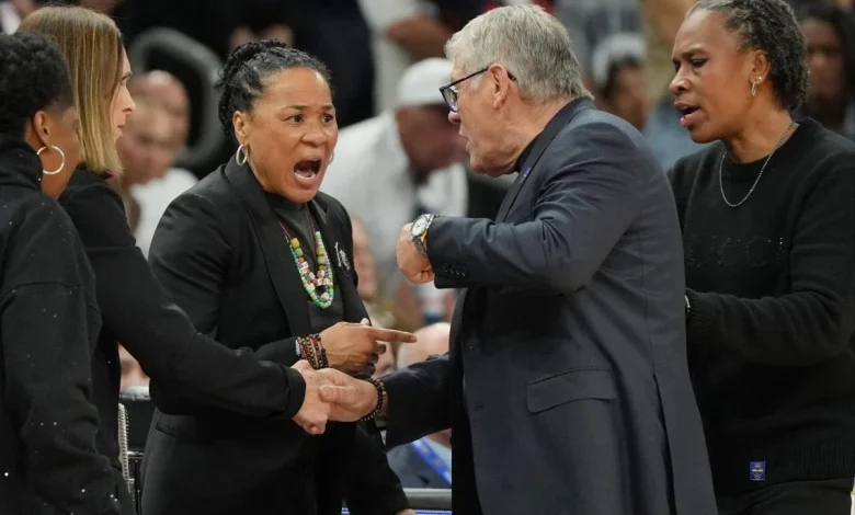 Dawn Staley asks for fans to 'turn the page' after speaking to Geno Auriemma