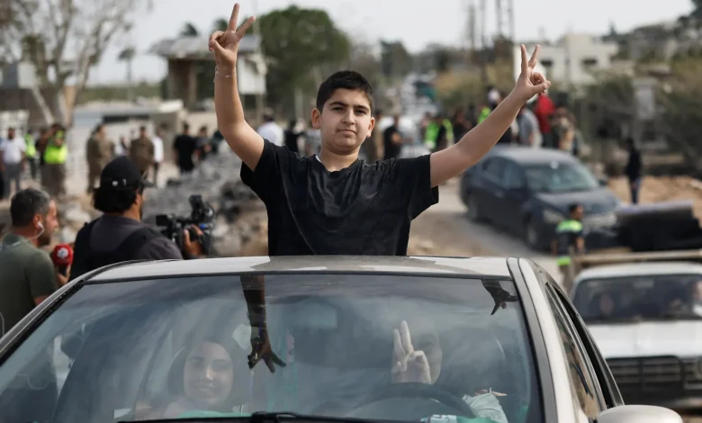 Displaced Lebanese return as Israeli shelling violates ceasefire in south