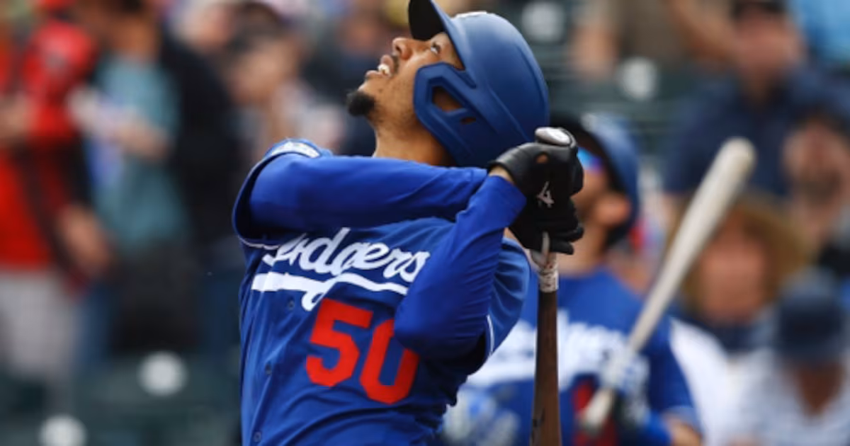 Dodgers’ Betts headed to IL with strained oblique