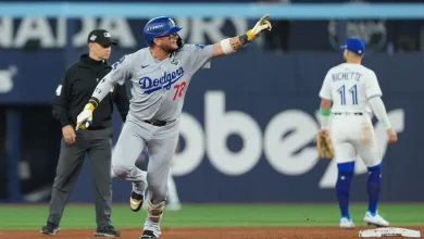 Dodgers infielder Miguel Rojas in lineup, one day after father's death