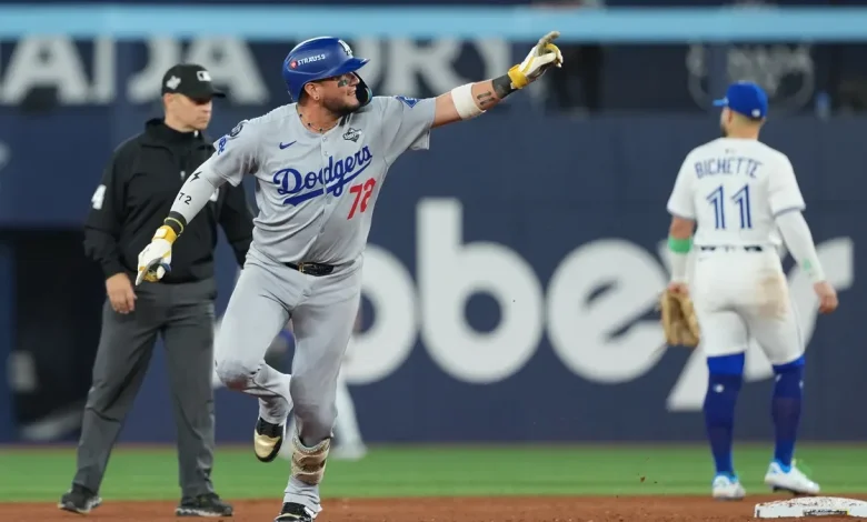 Dodgers infielder Miguel Rojas in lineup, one day after father's death