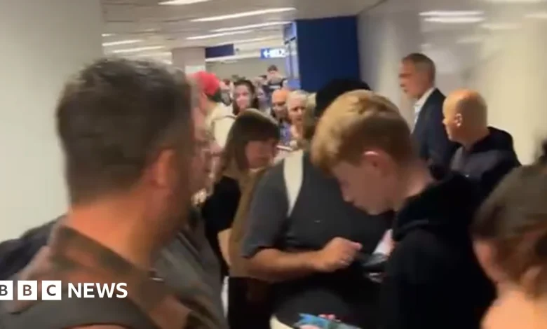 Easyjet passengers stranded in Milan by border check queues