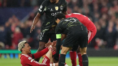 📸 Ekitike stretchered off as Liverpool curse strikes once again 😓