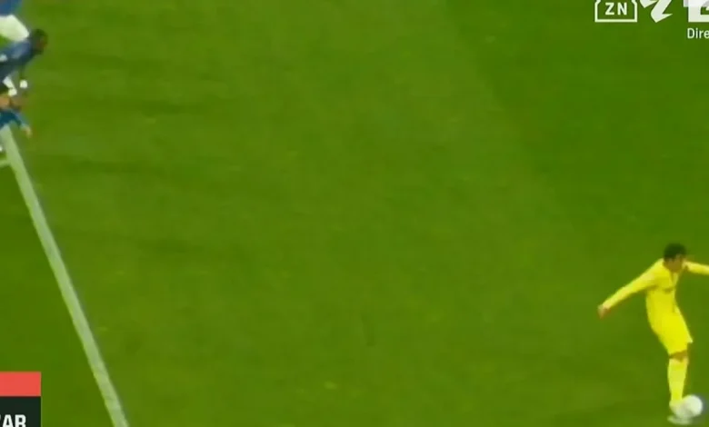 El 'doble penalti' del Villarreal: Pépé 'salva' a Parejo tras su error