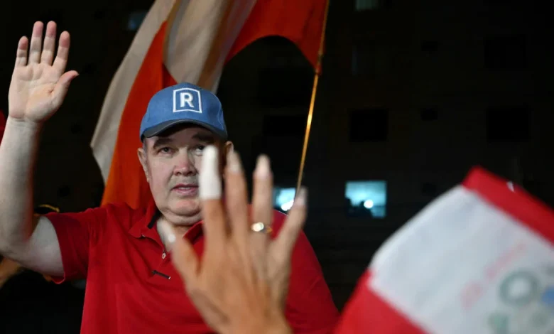 El ultraconservador López Aliaga pide a las autoridades declarar la "nulidad" de las presidenciales en Perú