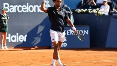 En l'absence d'Alcaraz, Arthur Fils, « ultra-dominateur » et tombeur de Musetti, hausse le ton à Barcelone