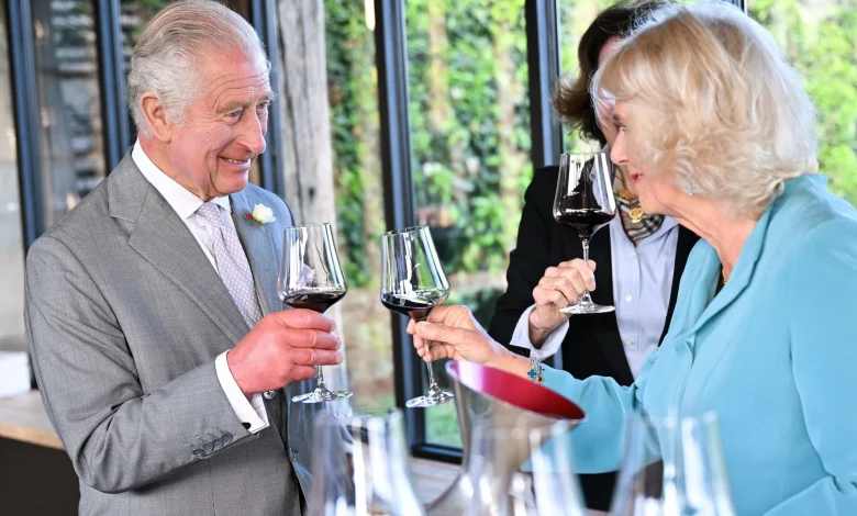 « En parlant avec lui cinq minutes, j'ai compris qu'il était sincère » : Charles III, un influenceur vin royal