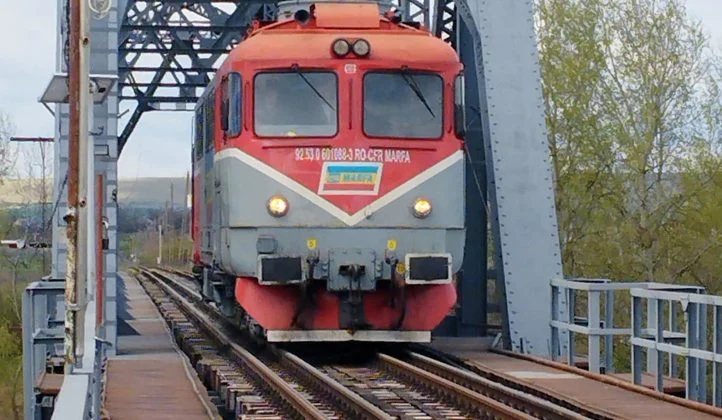 FOTO Prima locomotivă de cale ferată europeană care a trecut Prutul