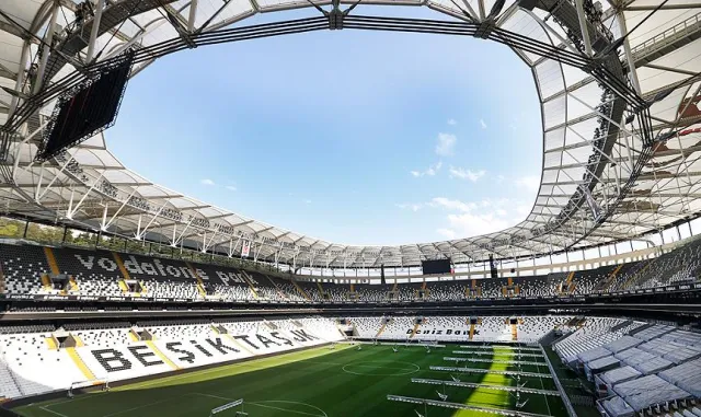 Fenerbahçe, Beşiktaş derbisi için Chobani Stadı'na hareket etti