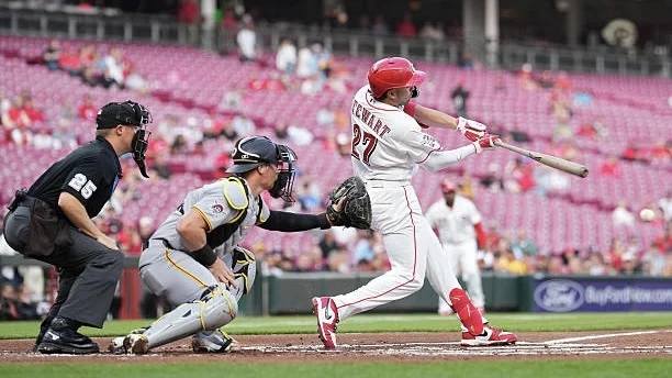 Final: Reds 2, Pirates 0