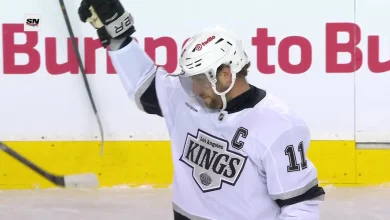 Flames fans salute Kopitar