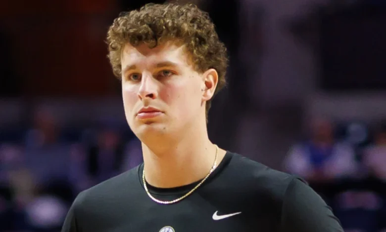 Florida center Micah Handlogten plans to enter NCAA transfer portal