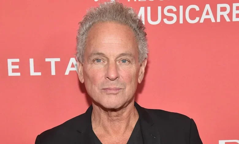 Former Fleetwood Mac guitarist Lindsey Buckingham attacked by alleged stalker: report