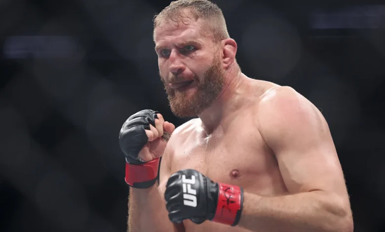 Former UFC champion out of UFC 328