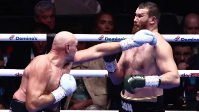 Fury beats Makhmudov in heavyweight boxing comeback, then calls out Joshua | Boxing News