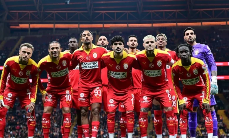 Galatasaray'da tribünlerden milli futbolcuya şok tepki!