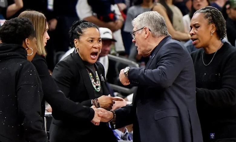 Geno Auriemma, Dawn Staley have heated exchange after Gamecocks upset Huskies
