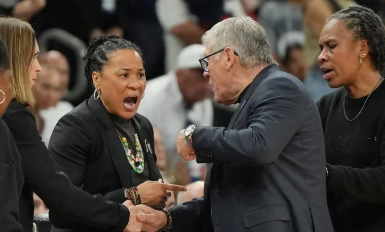Geno Auriemma apologizes to Dawn Staley for Final Four confrontation