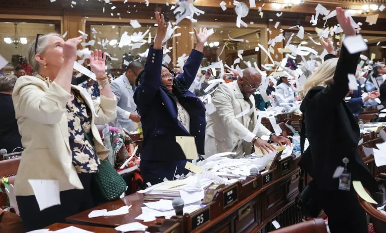 Georgia lawmakers approve income tax cut, property tax relief